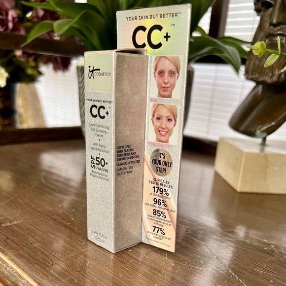 It Cosmetics CC Cream Color correcting full coverage cream. Anti-Aging Hydrating - Picture 7 of 15